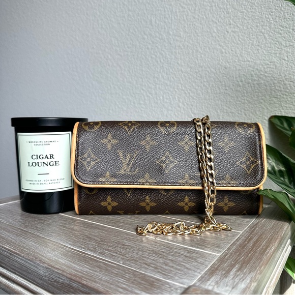 Louis Vuitton Handbags - 🌼 AUTHENTIC Louis Vuitton Pochette Twin PM
Crossbody 🌼